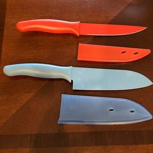 Pampered chef coated serrated tomato knife and Santoku knife